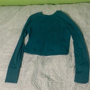 tight fit cropped long sleeve